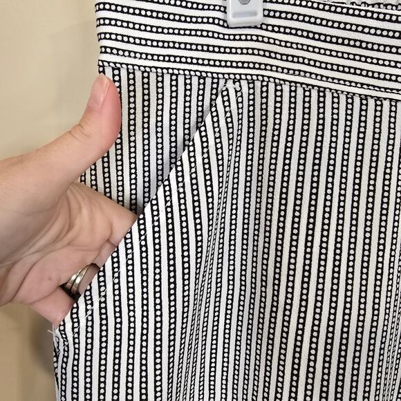 Women's Max Studio White & Black Lightweight Wide Leg Crop Pants | Size Large - Picture 6 of 10
